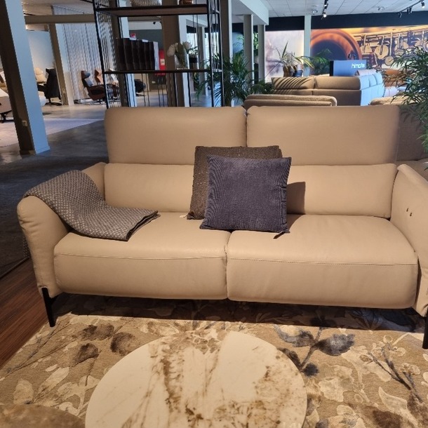 Natuzzi Bruxelles driezit met twee elektrische relaxen - 0